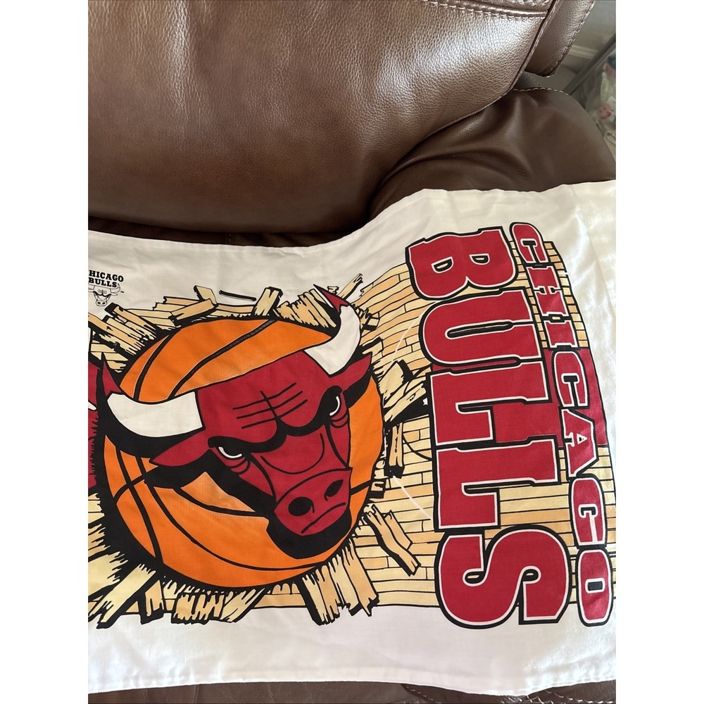 Vintage Chicago Bulls Pillowcase NBA 90's Michael Jordan Bedding Basketball